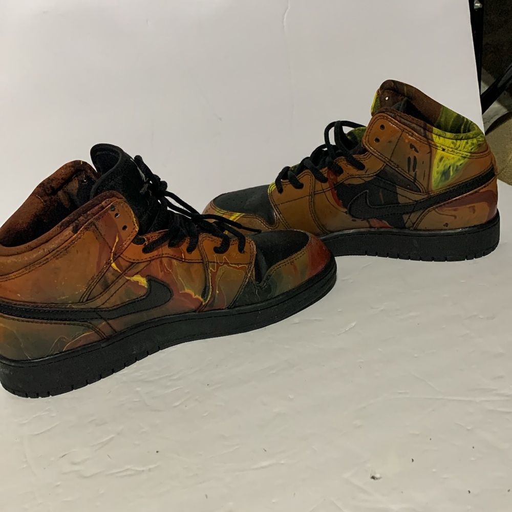 Nike Jordan Air Retro Mid Black graffiti style from 08/03/16 Model 554725–044 - Picture 11 of 11